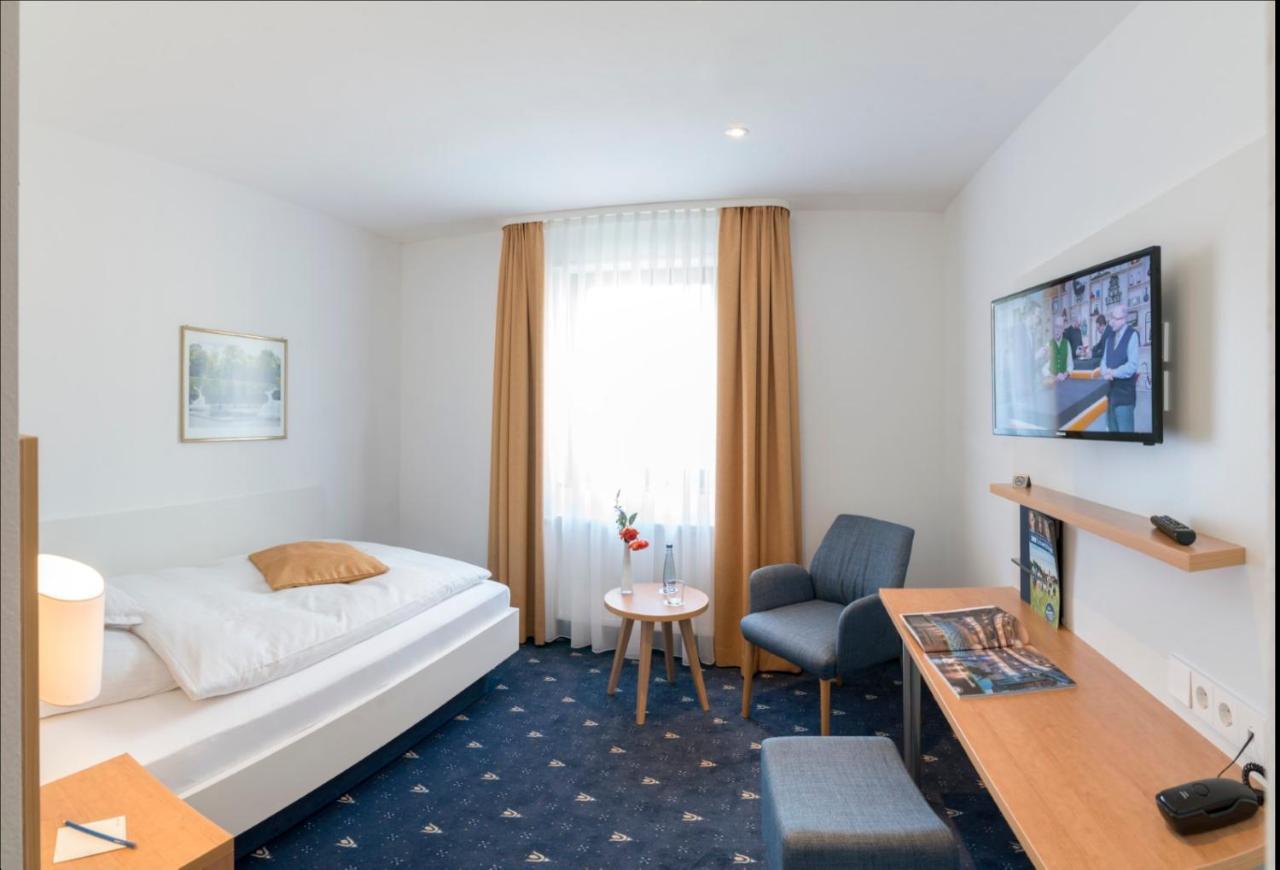 Hotel Adler Post Schwetzingen Bagian luar foto