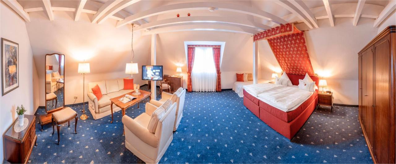 Hotel Adler Post Schwetzingen Bagian luar foto