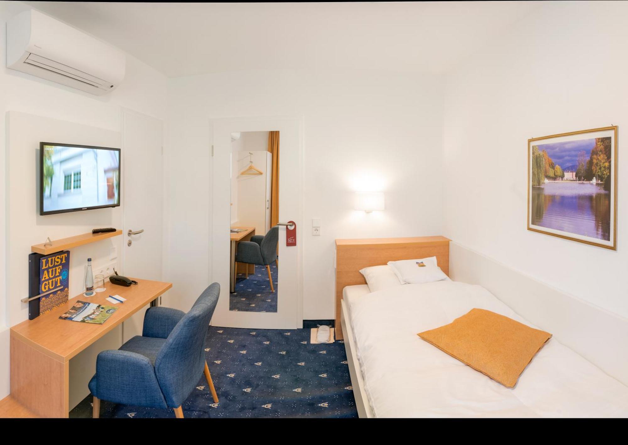 Hotel Adler Post Schwetzingen Bagian luar foto