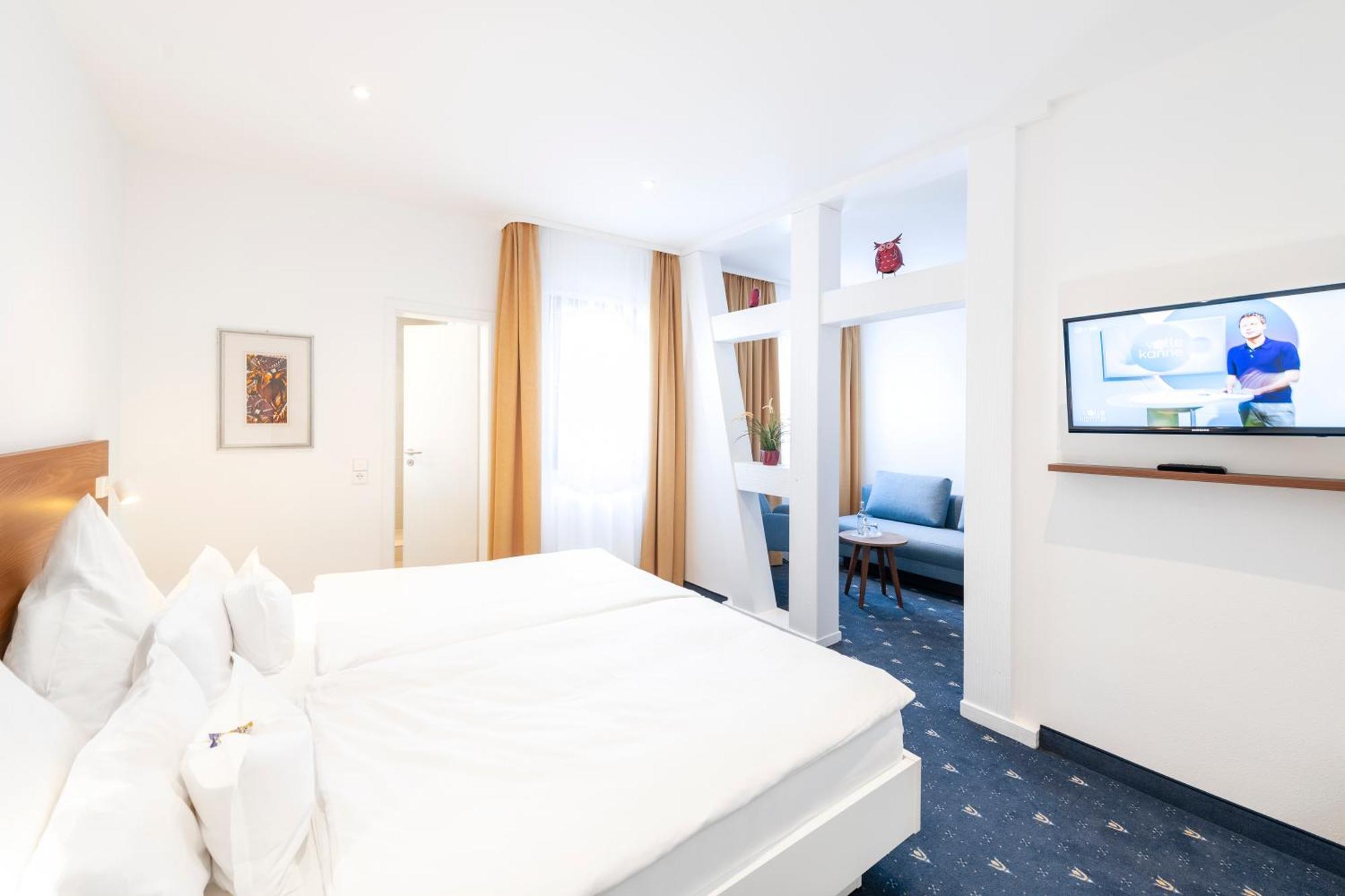 Hotel Adler Post Schwetzingen Bagian luar foto