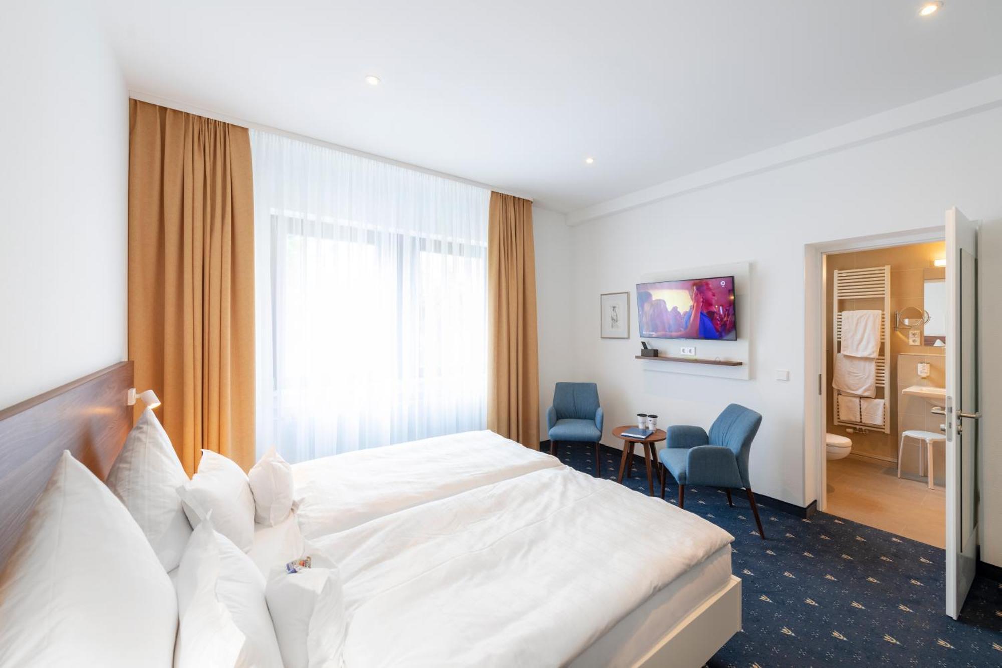 Hotel Adler Post Schwetzingen Bagian luar foto