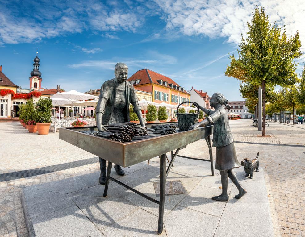 Hotel Adler Post Schwetzingen Bagian luar foto