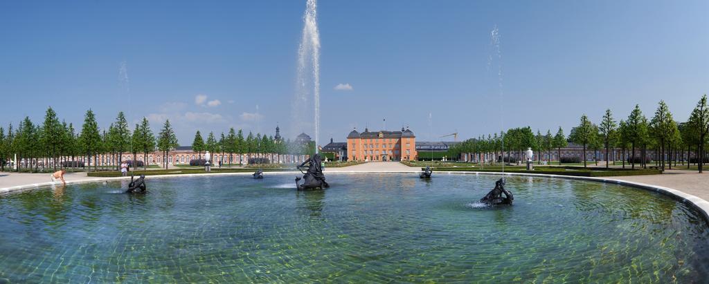Hotel Adler Post Schwetzingen Bagian luar foto