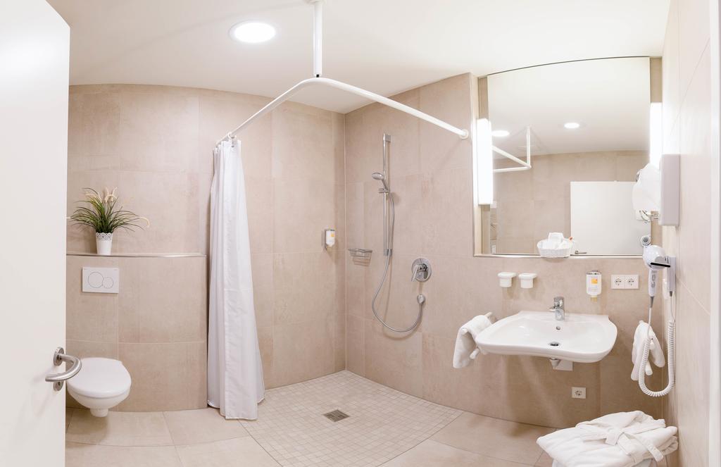 Hotel Adler Post Schwetzingen Bagian luar foto