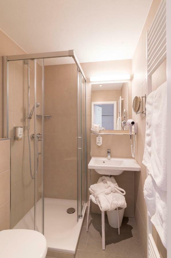 Hotel Adler Post Schwetzingen Bagian luar foto