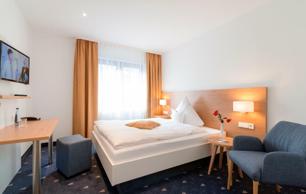 Hotel Adler Post Schwetzingen Bagian luar foto